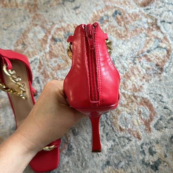 Shoe Dazzle Red High Heels Sandals Size 6,5 Golden Chunky Chains Square Toe - Picture 4 of 10